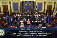 مجلس الشيوخ الأمريكي يقر مشروع قانون لإنهاء إغلاق الحكومة ويحيله إلى الكونغرس