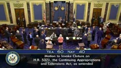 مجلس الشيوخ الأمريكي يقر مشروع قانون لإنهاء إغلاق الحكومة ويحيله إلى الكونغرس