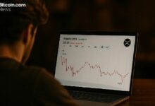 قاع مزدوج أم خطر محدق؟ عملة XRP تقترب من حركة حاسمة