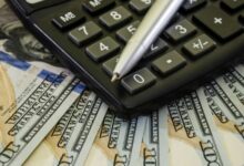 هل يلتهم الذكاء الاصطناعي سيولة العملات الرقمية؟ خسائر أوراكل تتجاوز 300 مليار دولار وتحول كبار المعدنين