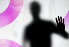 لص متنكراً في هيئة سائق توصيل يربط رب المنزل ويستولي على 11 مليون دولار من العملات الرقمية