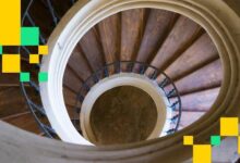 إلى أي مدى يلجأ متداولو البيتكوين للتحوط بعد هبوط السعر الأخير دون 100 ألف دولار؟