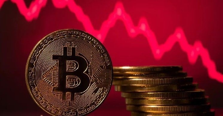انخفاض البيتكوين دون 100,000 دولار: تحذير صادم من CryptoQuant يشير إلى مستويات هبوط جديدة