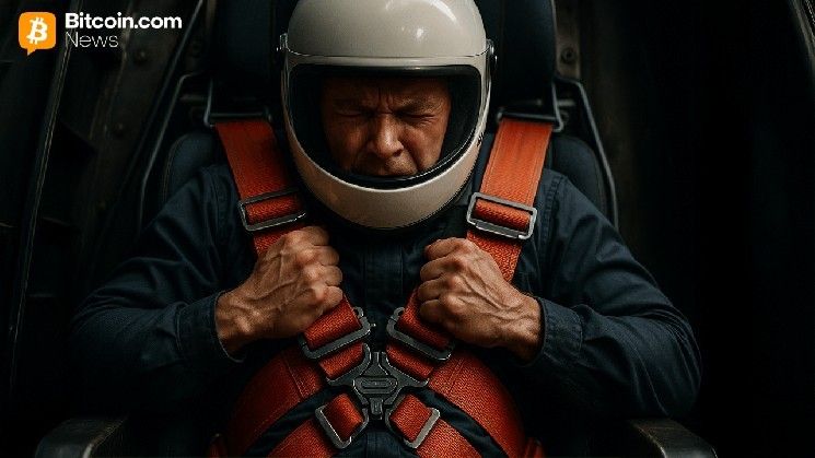 استعد للصدمة: هدوء عطلة البيتكوين يخفي تحركات مكثفة في العقود الآجلة ورهانات كبيرة على الخيارات