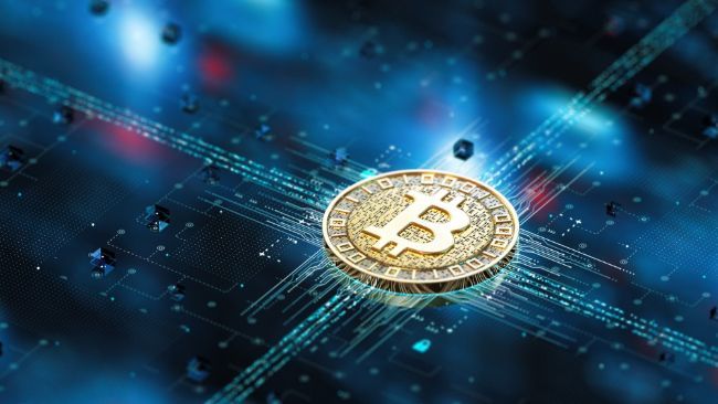 لماذا تواصل "استراتيجي" شراء البيتكوين عند القمم المحلية؟