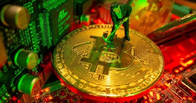 أرباح مُعدّني البيتكوين تبلغ أدنى مستوى منذ أبريل مع انخفاض السعر 7000 دولار