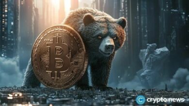 سعر البيتكوين يهوي بقوة: ما العمق المتوقع للانخفاض؟