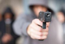 هل تم كشف هويتك؟ حاملو العملات الرقمية أصبحوا الهدف الرئيسي لعصابات عنيفة تستخدم تداخل بيانات محدد لتحديد المنازل