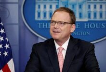 رئيس مجلس الاحتياطي الفيدرالي المنتظر كيفن هاسيت يعلق قبل قرار أسعار الفائدة