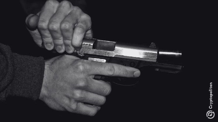 مسلحون يهاجمون شخصين أثناء إجراء معاملة للعملات الرقمية في موقف سيارات بترينسيتي