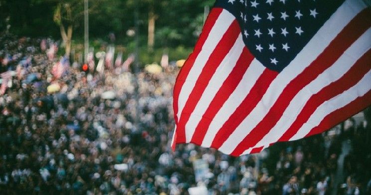 النائبة مارجوري تايلور جرين تزيد استثماراتها في البيتكوين خلال الانخفاض السوقي