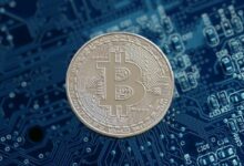 روس يأملون في تعدين العملات الرقمية أثناء شحن سياراتهم الكهربائية