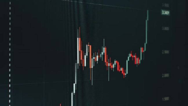 صندوق IBIT ضمن أكثر الصناديق المتداولة مع صعود البيتكوين القوي.. وأسهم التعدين تهبط