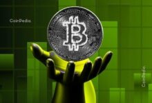 انخفاض البيتكوين دون 90 ألف دولار رغم صعود الأسهم.. المتداولون يرصدون نمطًا محوريًا متكررًا