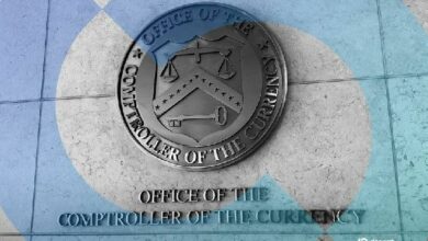 مُنظِّم مصرفي أمريكي رفيع: يجب إنهاء "تجميد حسابات العملات المشفرة" ومحاولات "تسليح التمويل"