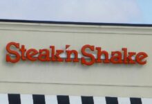 ستيك إن شيك تستثمر 10 ملايين دولار في البيتكوين كاحتياطي مالي