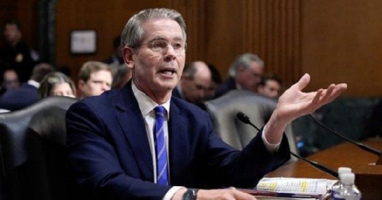 وزير الخزانة الأمريكي السابق بيسنت يؤكد مجددًا دعمه لإضافة البيتكوين المصادَر إلى الاحتياطي الاستراتيجي