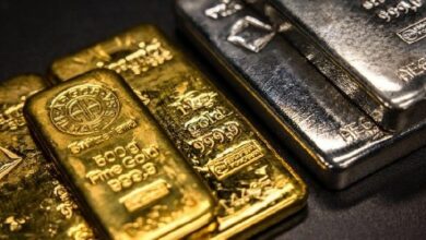 الفضة تتجاوز 100 دولار والذهب يقترب من 5000 دولار في ظل ارتفاع استثنائي لأسعار المعادن