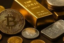 الذهب والفضة يسجلان مستويات قياسية جديدة بينما بيتكوين (BTC) يهبط مرة أخرى! إليك السبب