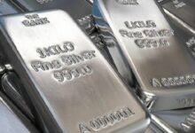 الفضة تشهد انهياراً تاريخياً بنسبة 35% في أسوأ خسارة يومية على الإطلاق