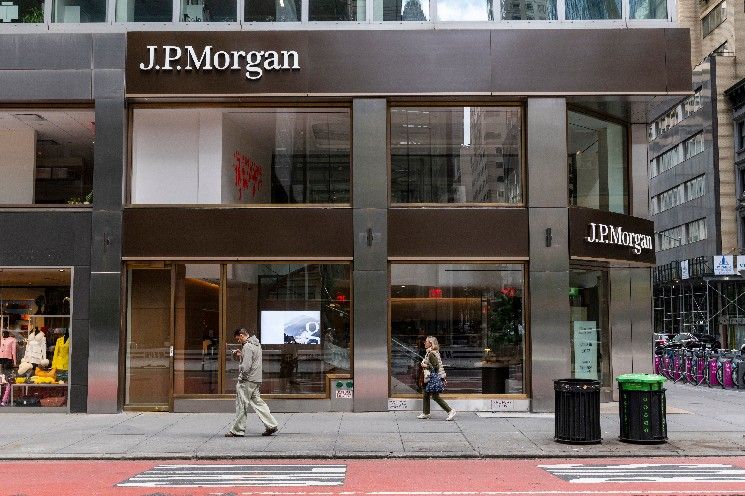 مدير المالية في جي بي مورجان: عوائد الستيبلكوين تشبه "نظامًا مصرفيًا موازيًا"