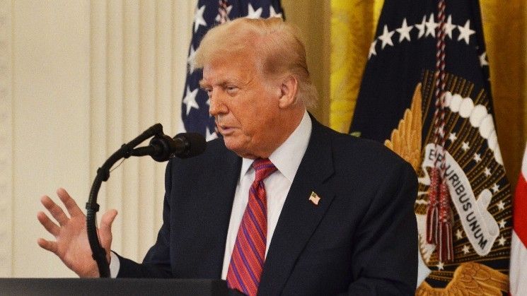 ترامب يرفع دعوى قضائية بقيمة 5 مليارات دولار ضد جيه بي مورغان بسبب إغلاق الحسابات في 2021