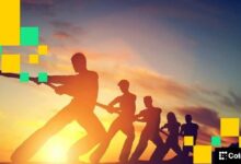 بيتكوين يتراجع إلى 94,300 دولار متأثراً بهبوط الأسهم الأمريكية وتراجع المعادن النفيسة