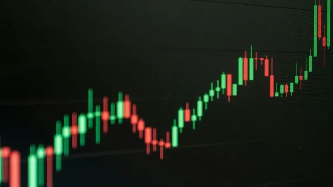 موجة XRP C في الطريق: ما الذي قد يدفع السعر تحت حاجز الـ 2 دولار؟