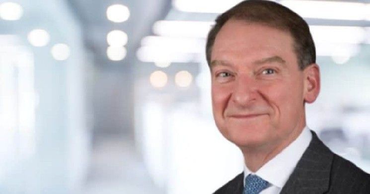 بول أتكينز أول رئيس للهيئة الأمريكية للأوراق المالية يتحدث في مؤتمر البيتكوين