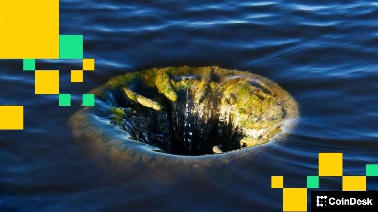 صناديق البيتكوين والإيثيريوم المتداولة في البورصة الأمريكية تخسر مليار دولار في يوم واحد