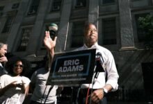 عمدة نيويورك السابق 'إريك آدامز' يواجه اتهامات باحتيال بقيمة 3 ملايين دولار بعد إطلاق NYC Token