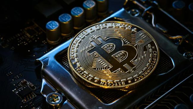 البيتكوين يقترب من اختبار فني "تاريخي" بينما يتطلع السعر إلى حاجز 93,500 دولار – ما التالي؟