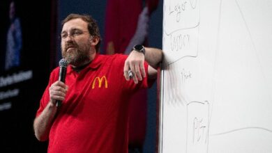 تشارلز هوسكينسون يؤكد صفقة دمج LayerZero مع شبكة كاردانو