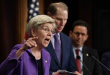 السيناتور إليزابيث وارن تدق ناقوس الخطر بشأن صفقة ترامب المشفرة مع "الشيخ الجاسوس"