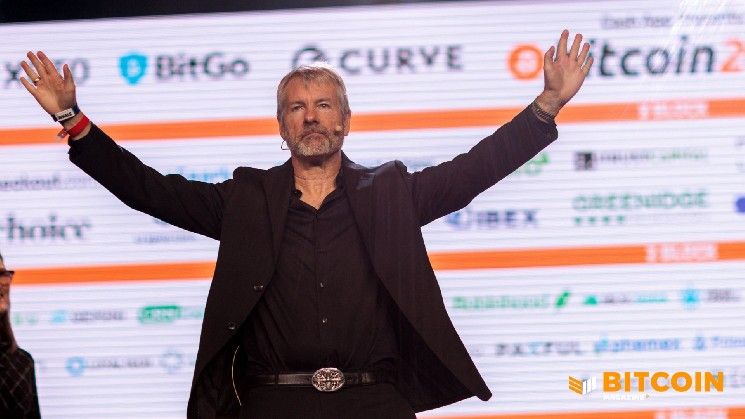 سهم إستراتيجية (MSTR) يهبط 15% مع استعداد المستثمرين لنتائج الأرباح