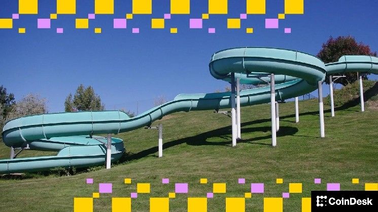 بيتكوين تهبط إلى 65 ألف دولار في عمليات بيع عطلة نهاية الأسبوع وسولانا وإكس آر بي ودوجكوين تشهد انخفاضاً بنسبة 6%