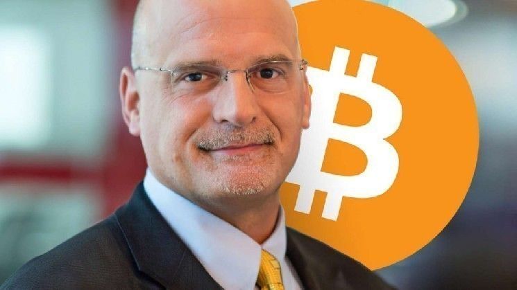 محلل بلومبيرغ الأول مايك ماكغلون يشارك أحدث توقعاته للبيتكوين: هل نحن في سوق هابطة؟