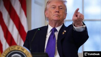 بتكوين تشهد قفزة ثم هبوطًا حادًا بعد إلغاء المحكمة العليا تعريفات ترامب الجمركية