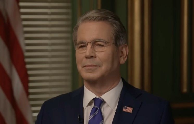 بيسنت تستبعد إنقاذ البيتكوين من الأزمات المالية