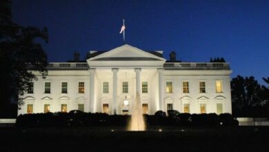 البيت الأبيض يدرس مفاوضات جديدة مع شركات التشفير والمصارف حول عائد عملات الستيبلكوين