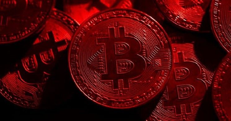 انخفاض البيتكوين دون 74 ألف دولار ومحو مكاسب صعود ترامب