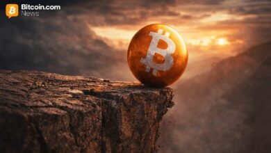البيتكوين يتمسك بـ 69 ألف دولار بعد هبوط قاسٍ بنسبة 30%: هل يستعد لموجة انخفاض جديدة؟