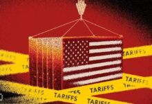 "فضيحة أم انتصار للمحفظة الأمريكية؟ قرار المحكمة العليا المتفجر بشأن التعريفات يهز المشهد السياسي في واشنطن"