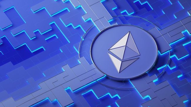 سعر الإيثيريوم يرسو عند 1920 دولارًا – هل يمكن للثيران إشعال موجة صعودية جديدة؟