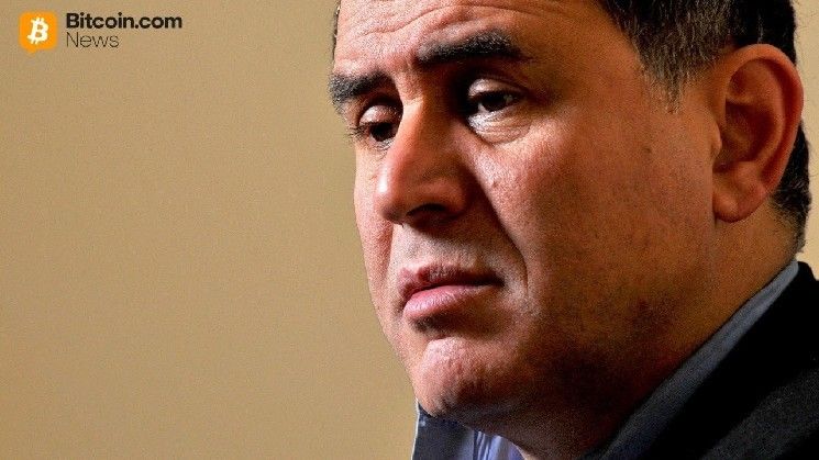 "خبير اقتصادي يصف دعم ترامب للعملات الرقمية بأنه 'جهل وفساد' ويحذر من كارثة مالية"