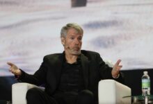 بعد الانهيار الكبير للبيتكوين.. مايكل سايلور يكسر صمته أخيرًا: ما رأيه في الاتجاه الهبوطي؟