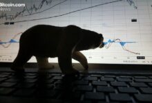 بتكوين يهبط لدعم 66 ألف دولار مع فقدان زخم الانتعاش المؤقت