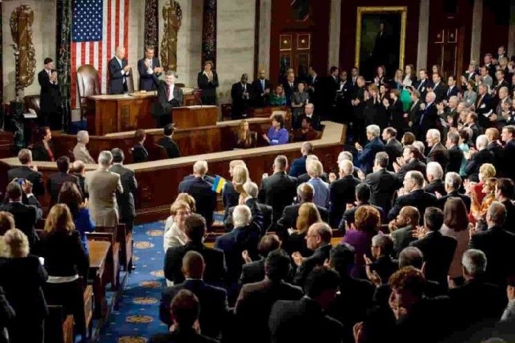 عضو الكونجرس الأمريكي يراهن على بيتكوين بشكل كبير وسط انهيار السوق