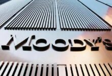 خبير اقتصادي رئيسي في موديز يحذر: خطر التصحيح في الأسواق العالمية بما فيها العملات الرقمية يرتفع بشكل كبير