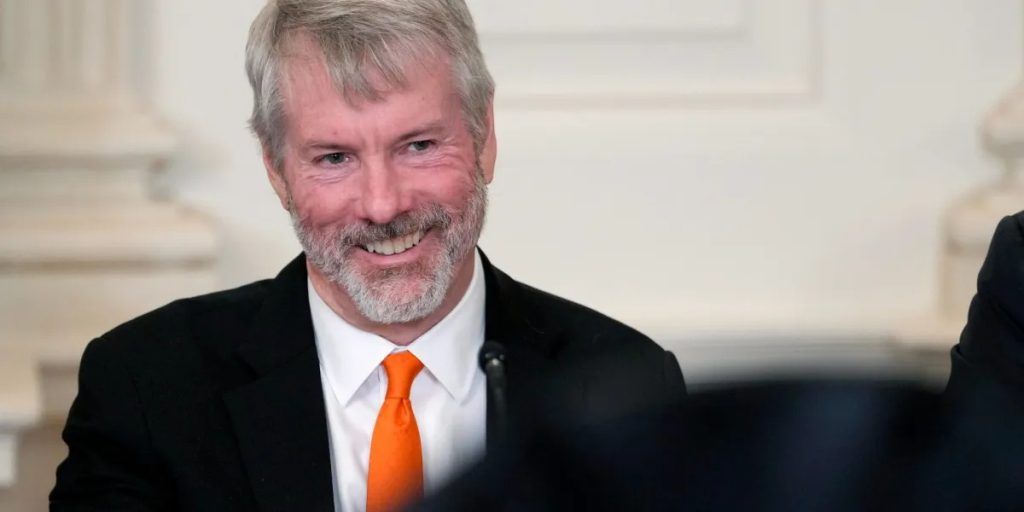 هل يمكن أن تهدد الحواسيب الكمومية بتدمير البيتكوين؟ مايكل سايلور يُجيب أخيراً بوضوح